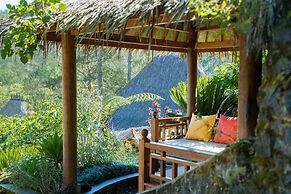 TIRA VILAGNA SUITES & SPA