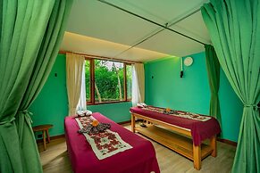 TIRA VILAGNA SUITES & SPA