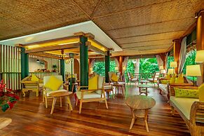 TIRA VILAGNA SUITES & SPA