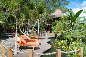 TIRA VILAGNA SUITES & SPA