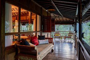 TIRA VILAGNA SUITES & SPA