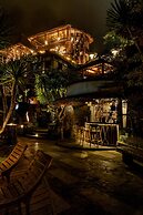 TIRA VILAGNA SUITES & SPA