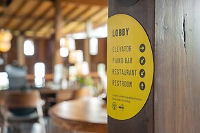 TIRA VILAGNA SUITES & SPA