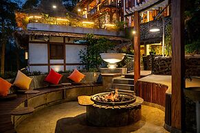 TIRA VILAGNA SUITES & SPA