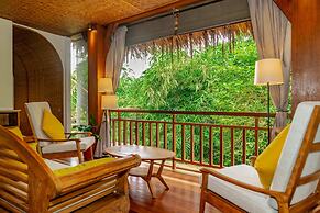 TIRA VILAGNA SUITES & SPA