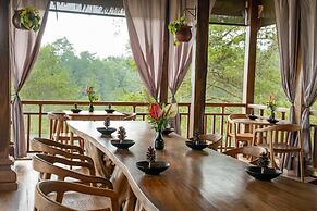 TIRA VILAGNA SUITES & SPA