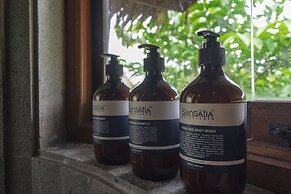 TIRA VILAGNA SUITES & SPA