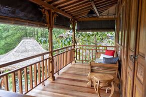 TIRA VILAGNA SUITES & SPA