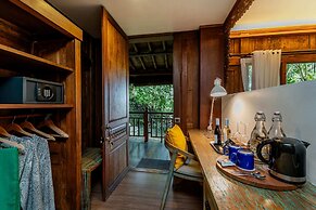 TIRA VILAGNA SUITES & SPA