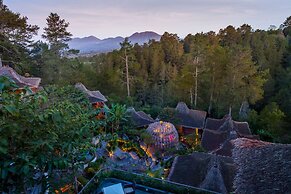 TIRA VILAGNA SUITES & SPA