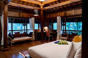 TIRA VILAGNA SUITES & SPA