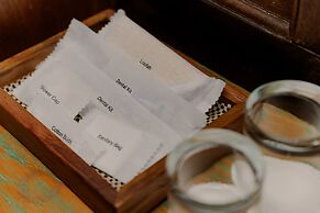 TIRA VILAGNA SUITES & SPA