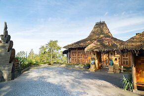 TIRA VILAGNA SUITES & SPA