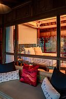 TIRA VILAGNA SUITES & SPA