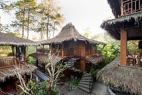 TIRA VILAGNA SUITES & SPA