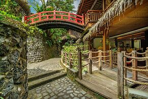 TIRA VILAGNA SUITES & SPA