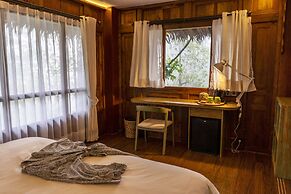 TIRA VILAGNA SUITES & SPA