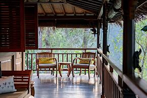 TIRA VILAGNA SUITES & SPA