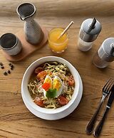 TIRA VILAGNA SUITES & SPA