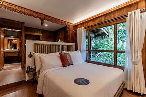 TIRA VILAGNA SUITES & SPA