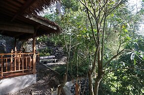 TIRA VILAGNA SUITES & SPA