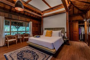 TIRA VILAGNA SUITES & SPA