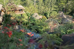 TIRA VILAGNA SUITES & SPA