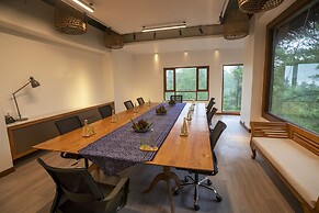 TIRA VILAGNA SUITES & SPA