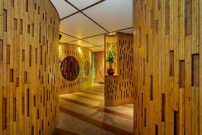 TIRA VILAGNA SUITES & SPA