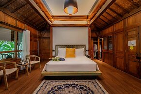 TIRA VILAGNA SUITES & SPA