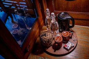 TIRA VILAGNA SUITES & SPA