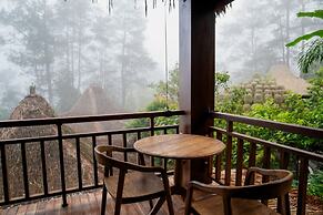 TIRA VILAGNA SUITES & SPA