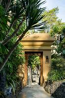 TIRA VILAGNA SUITES & SPA