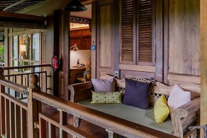 TIRA VILAGNA SUITES & SPA