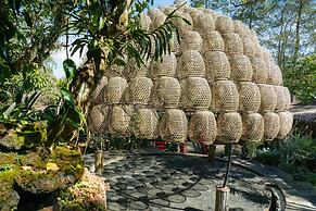 TIRA VILAGNA SUITES & SPA