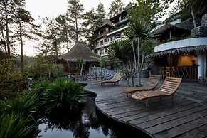 TIRA VILAGNA SUITES & SPA