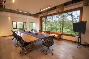 TIRA VILAGNA SUITES & SPA