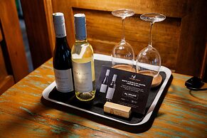 TIRA VILAGNA SUITES & SPA