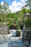 TIRA VILAGNA SUITES & SPA