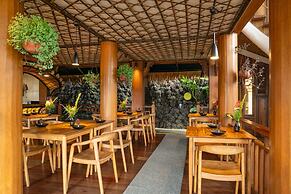 TIRA VILAGNA SUITES & SPA