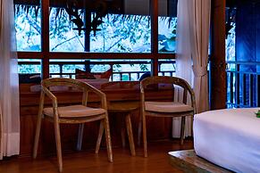 TIRA VILAGNA SUITES & SPA