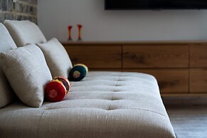 Bright and Clean Rothchild Quarter