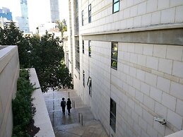 Bright and Clean Rothchild Quarter