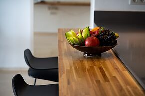 Bright and Clean Rothchild Quarter