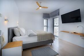 Bright and Clean Rothchild Quarter