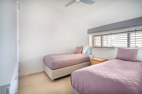 Bright and Clean Rothchild Quarter