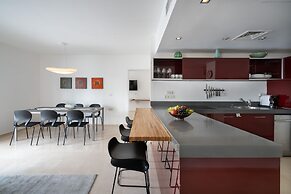 Bright and Clean Rothchild Quarter