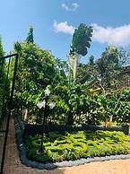 Welcome Garden's Hotel