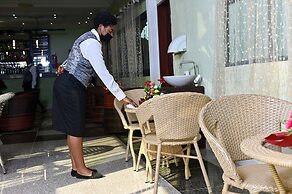 Welcome Garden's Hotel