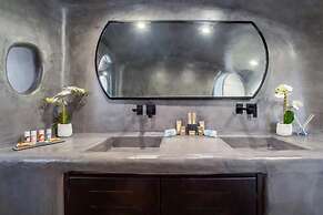 Two Bedroom Villa With Private Indoor Cave Pool